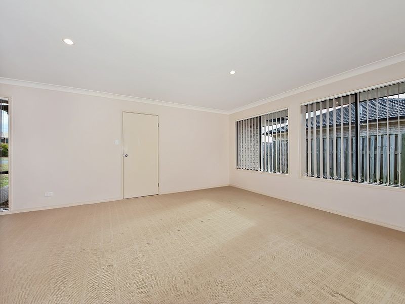 12 Wunburra Circle, Pacific Pines QLD 4211