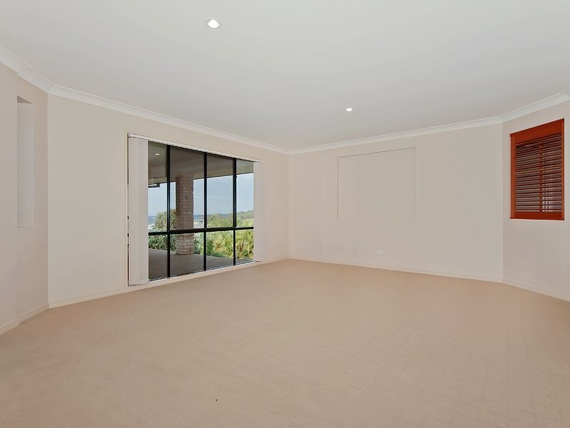 12 Wunburra Circle, Pacific Pines QLD 4211