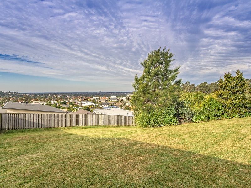 12 Wunburra Circle, Pacific Pines QLD 4211