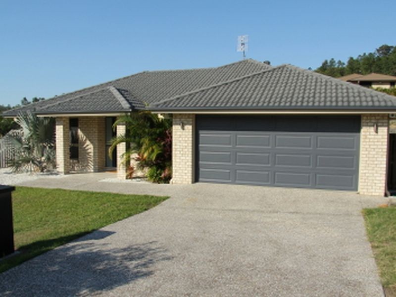 9 Victoria Drive, Pacific Pines QLD 4211