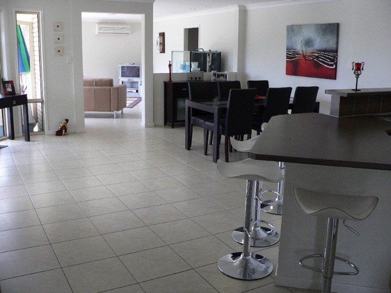 9 Victoria Drive, Pacific Pines QLD 4211