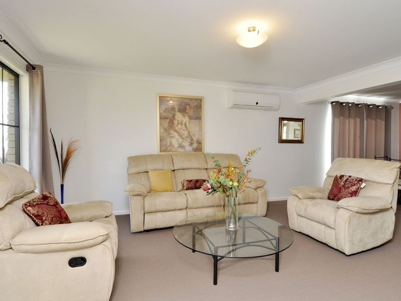 40 Wunburra Circle, Pacific Pines QLD 4211