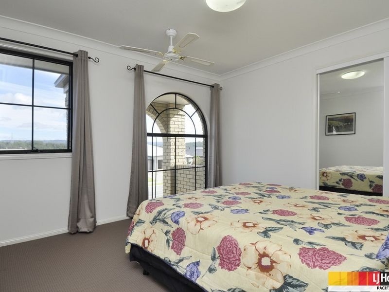 40 Wunburra Circle, Pacific Pines QLD 4211