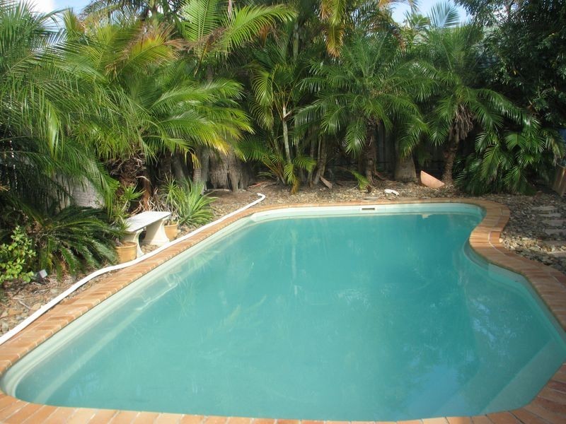 6 Mapia Rise, Pacific Pines QLD 4211
