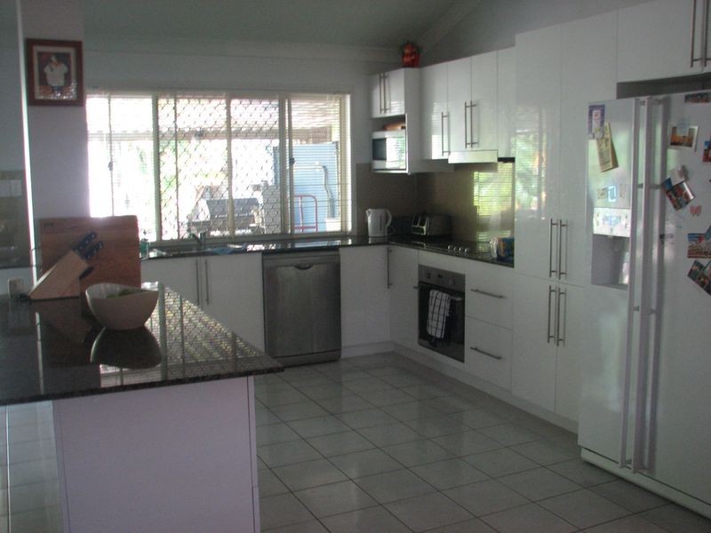 6 Mapia Rise, Pacific Pines QLD 4211