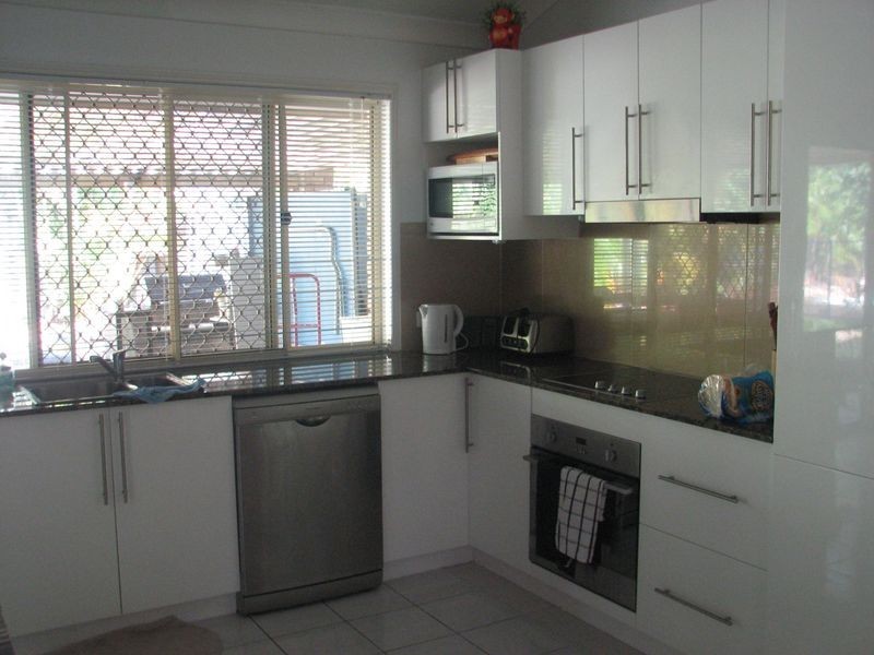 6 Mapia Rise, Pacific Pines QLD 4211