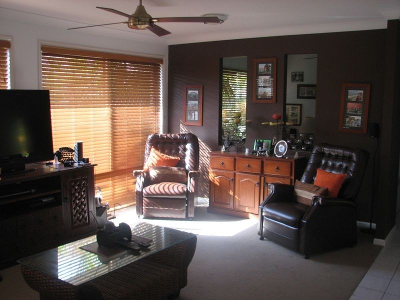 6 Mapia Rise, Pacific Pines QLD 4211
