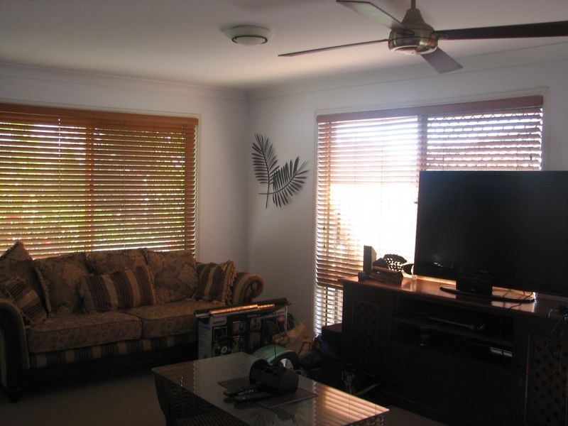 6 Mapia Rise, Pacific Pines QLD 4211