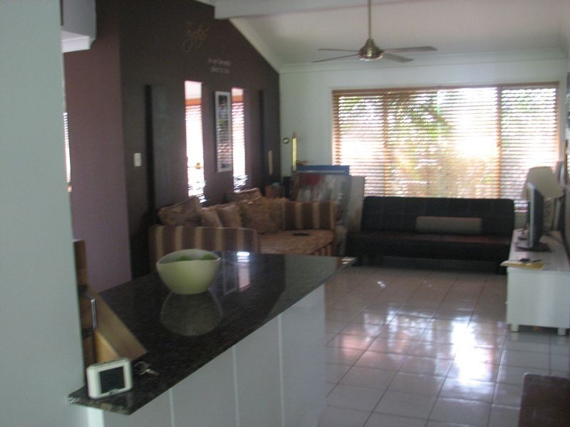 6 Mapia Rise, Pacific Pines QLD 4211