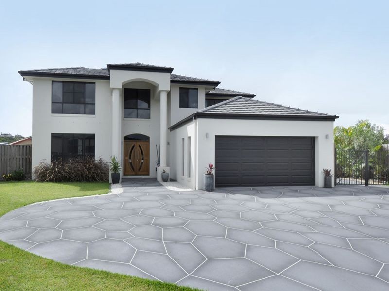 7 Colong Court, Pacific Pines QLD 4211