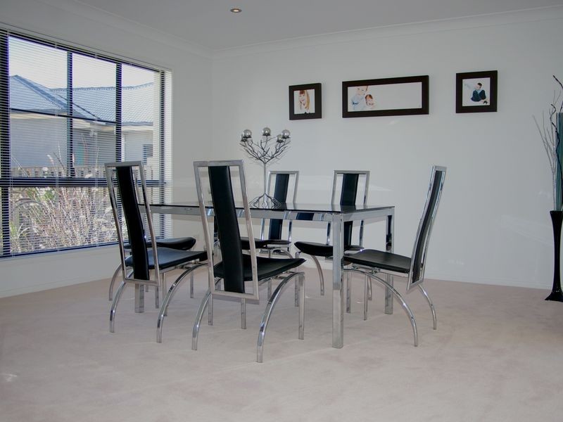 7 Colong Court, Pacific Pines QLD 4211