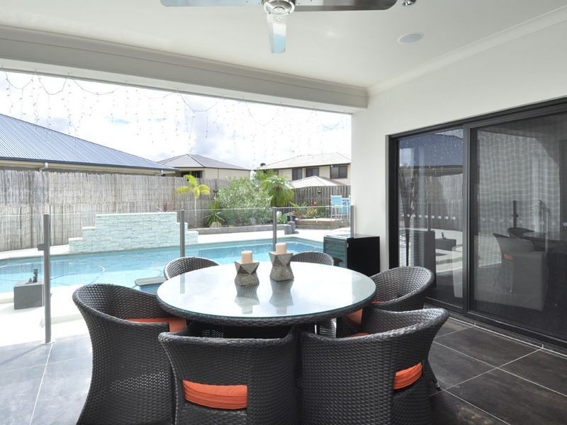 7 Colong Court, Pacific Pines QLD 4211