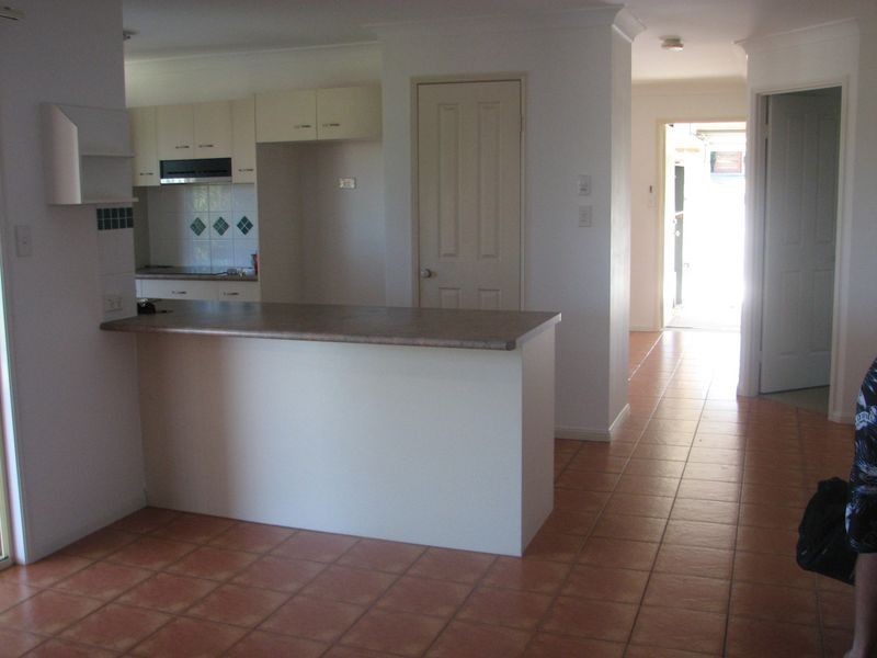 1 Flint Court, Pacific Pines QLD 4211