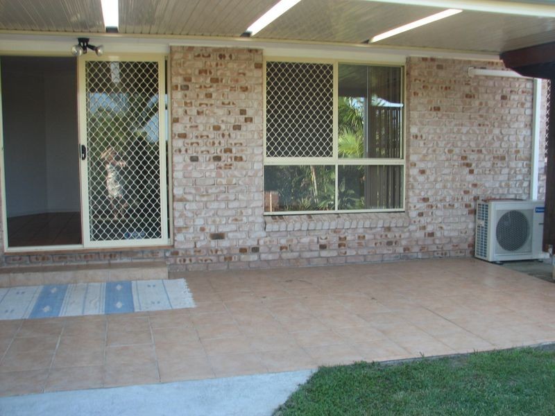 1 Flint Court, Pacific Pines QLD 4211