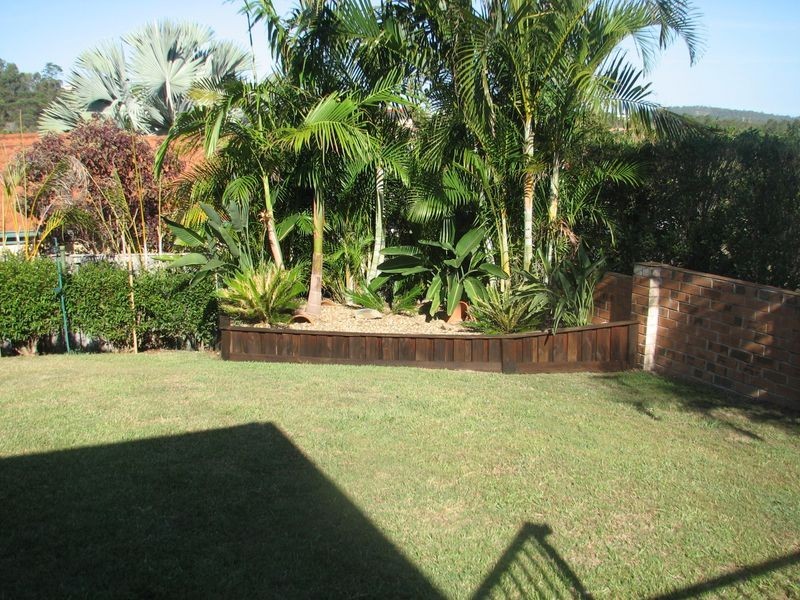 1 Flint Court, Pacific Pines QLD 4211
