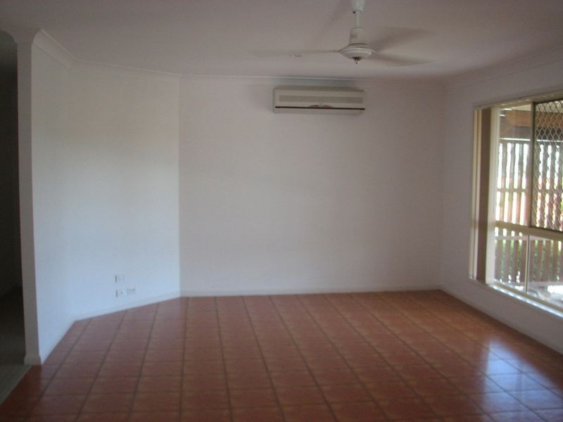 1 Flint Court, Pacific Pines QLD 4211