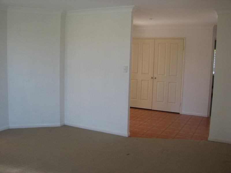 1 Flint Court, Pacific Pines QLD 4211