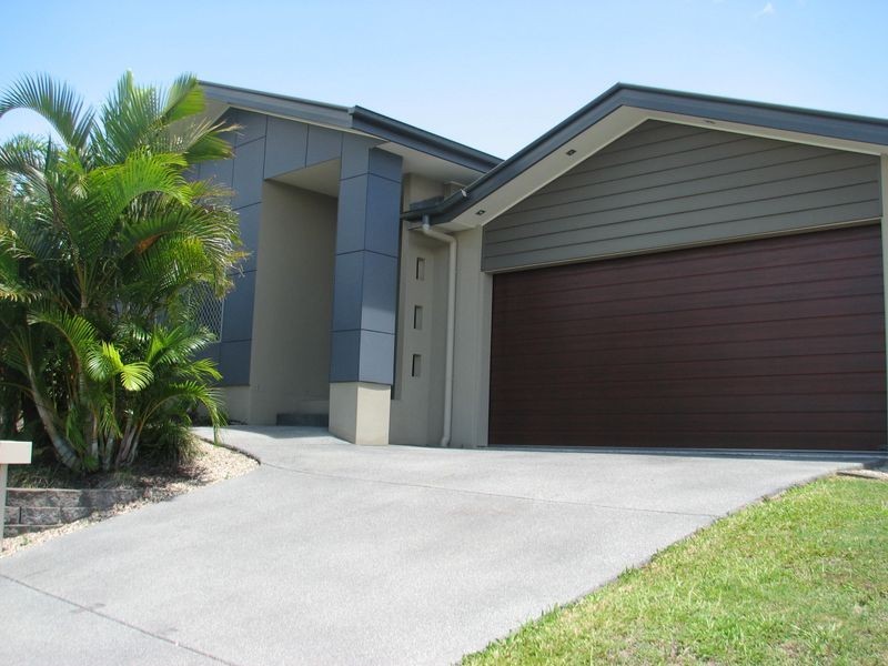 7 Twynam Mews Court, Pacific Pines QLD 4211