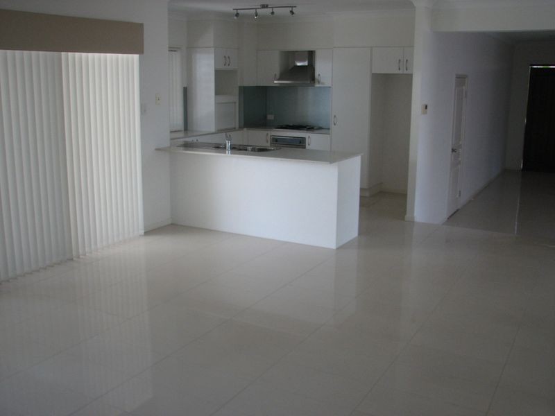 7 Twynam Mews Court, Pacific Pines QLD 4211