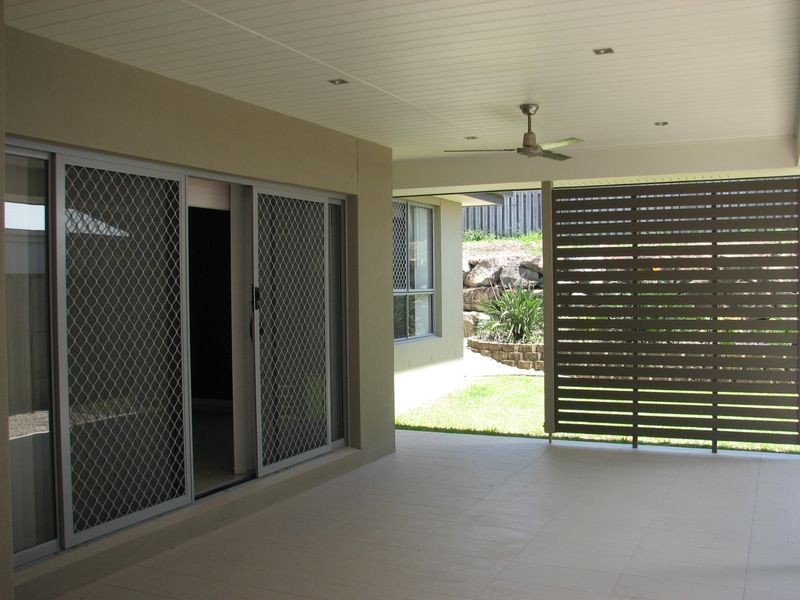 7 Twynam Mews Court, Pacific Pines QLD 4211