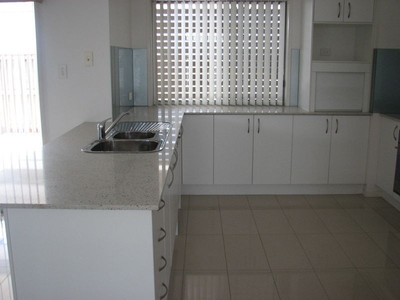 7 Twynam Mews Court, Pacific Pines QLD 4211