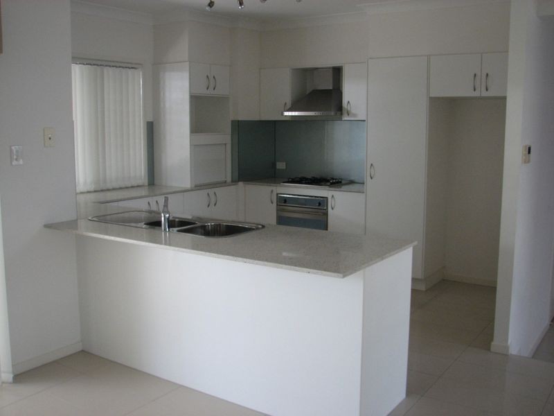 7 Twynam Mews Court, Pacific Pines QLD 4211