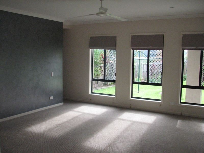 37 Angourie Crescent, Pacific Pines QLD 4211