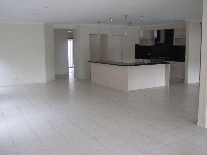 37 Angourie Crescent, Pacific Pines QLD 4211