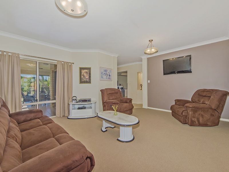 18 Arragan Court, Pacific Pines QLD 4211