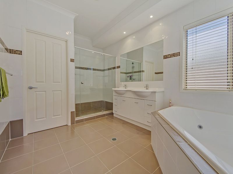 18 Arragan Court, Pacific Pines QLD 4211