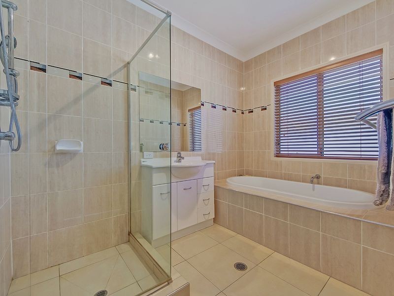 18 Arragan Court, Pacific Pines QLD 4211