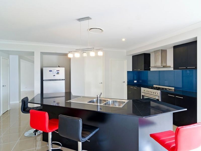 76 Aldgate Crescent, Pacific Pines QLD 4211