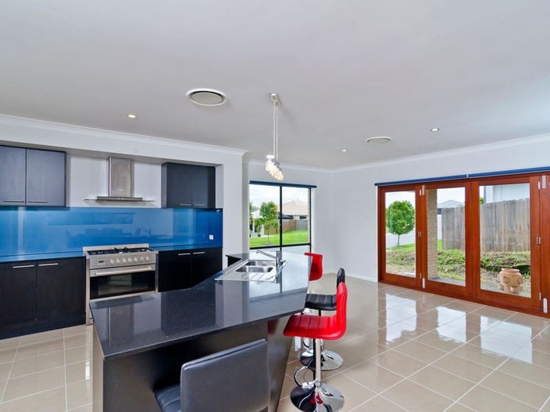 76 Aldgate Crescent, Pacific Pines QLD 4211