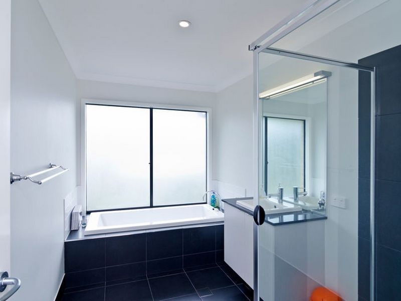 76 Aldgate Crescent, Pacific Pines QLD 4211