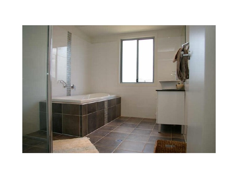 9 Ainslie Street, Pacific Pines QLD 4211