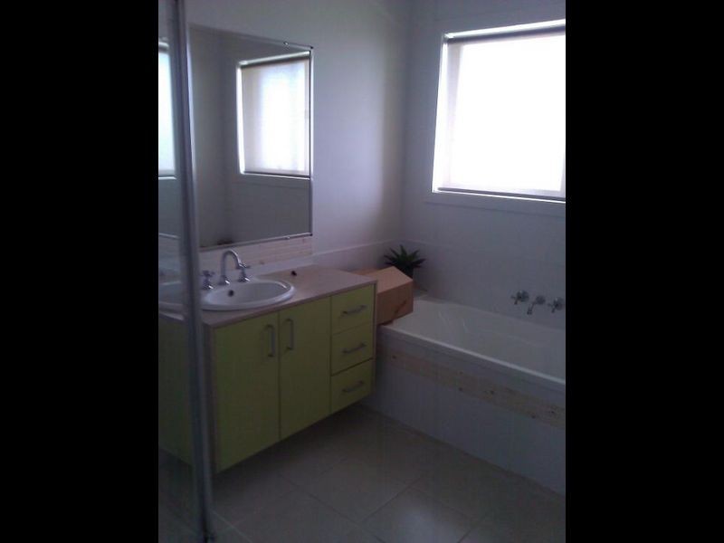 23 Sangster Crescent, Pacific Pines QLD 4211