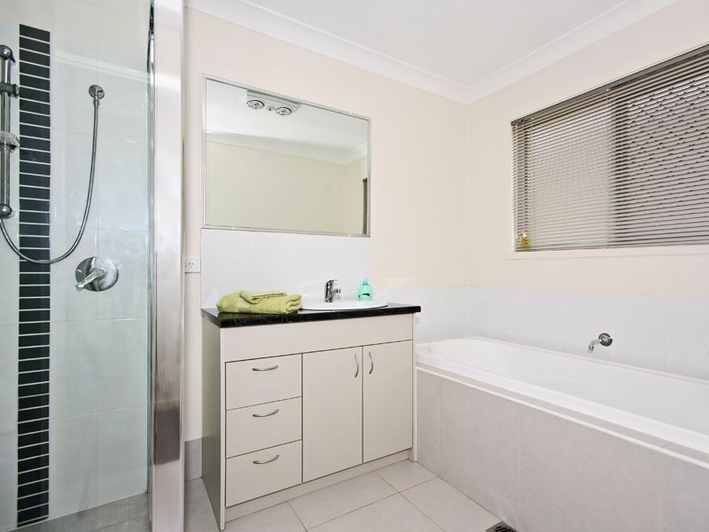 17 Angourie Crescent, Pacific Pines QLD 4211