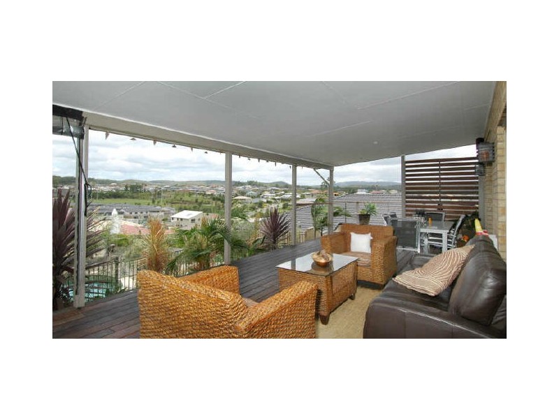 9 Tallow Street, Pacific Pines QLD 4211