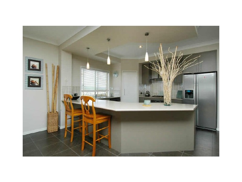 9 Tallow Street, Pacific Pines QLD 4211