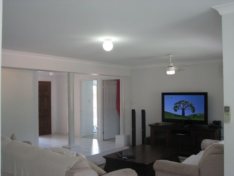 10 Pago Terrace, Pacific Pines QLD 4211