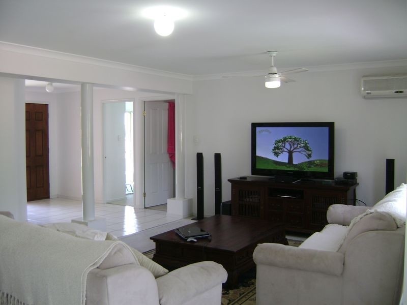 10 Pago Terrace, Pacific Pines QLD 4211