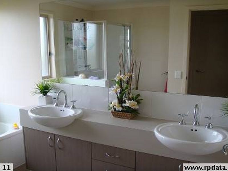 10 Chesterton Street, Pacific Pines QLD 4211