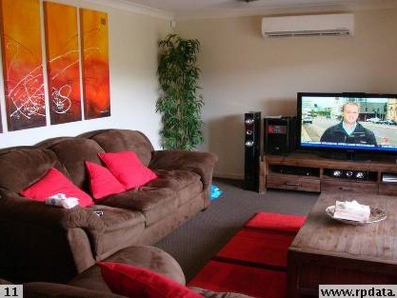 10 Chesterton Street, Pacific Pines QLD 4211