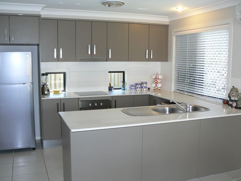 5 Lennox St, Pacific Pines QLD 4211