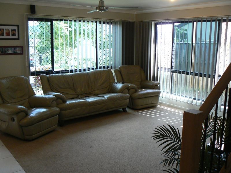 5 Lennox St, Pacific Pines QLD 4211