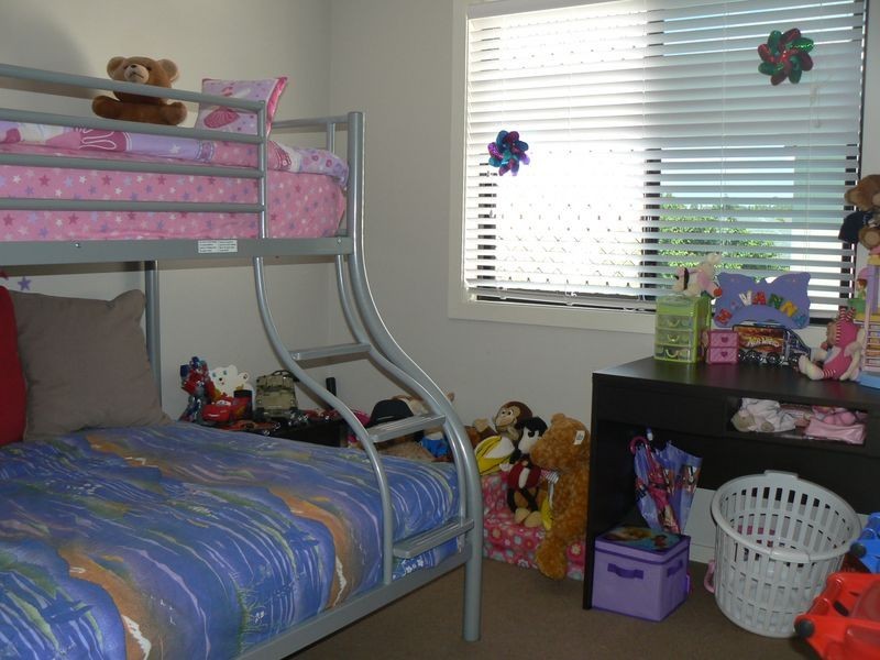 5 Lennox St, Pacific Pines QLD 4211