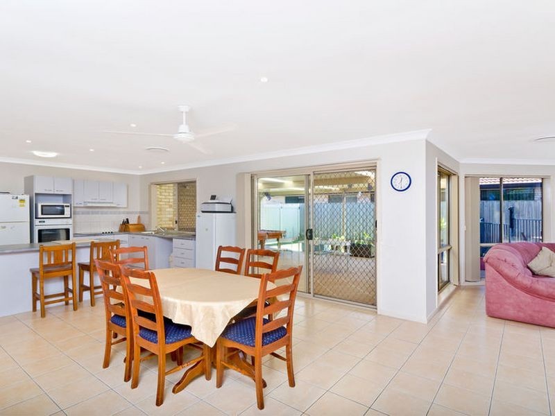 114 Santa Isobel Boulevard, Pacific Pines QLD 4211