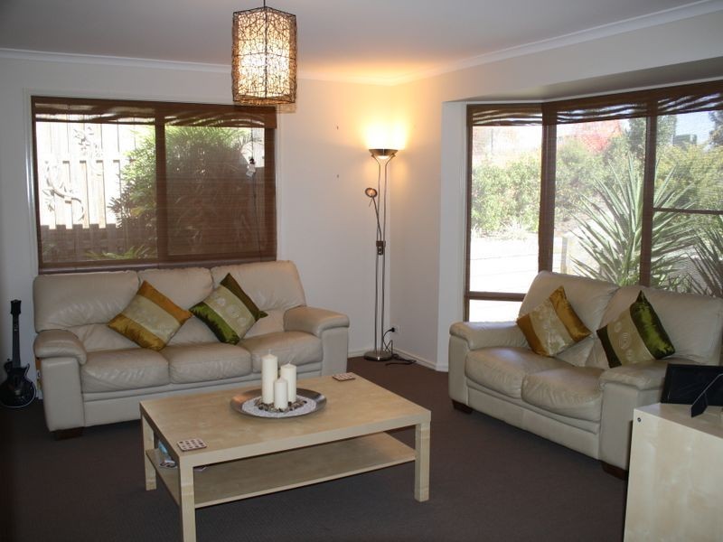 7 Harmsworth Road, Pacific Pines QLD 4211