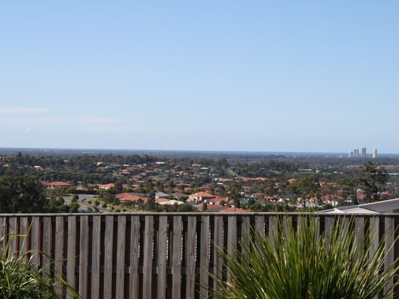 7 Harmsworth Road, Pacific Pines QLD 4211