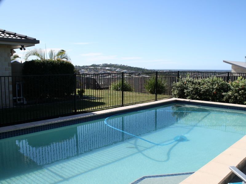 7 Harmsworth Road, Pacific Pines QLD 4211